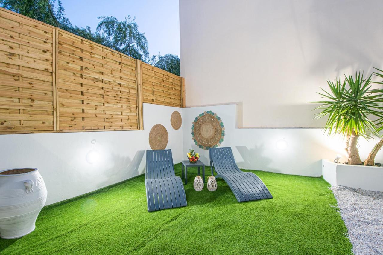 Elyzabeth Garden Apartment อายิโอสนิโกลาโอส ภายนอก รูปภาพ