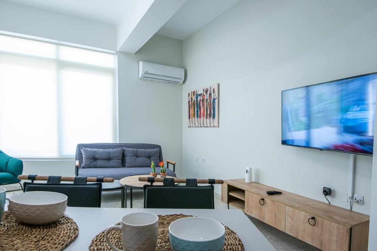 Elyzabeth Garden Apartment อายิโอสนิโกลาโอส ภายนอก รูปภาพ